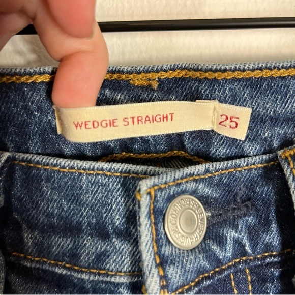 Levi’s Wedgie Straight Below The Belt Medium Wash Raw Hem Jeans Size 25 - Picture 6 of 8